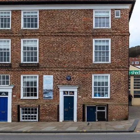 Herring Girl House - Harbourside Property, Sleeps 8 Scarborough Exterior photo