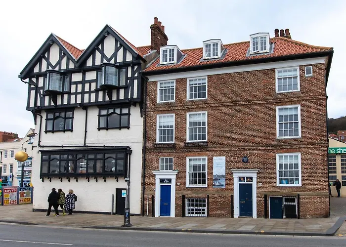 Herring Girl House - Harbourside Property, Sleeps 8