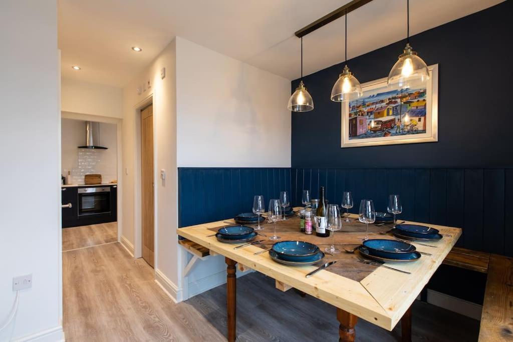 Herring Girl House - Harbourside Property, Sleeps 8 * Scarborough