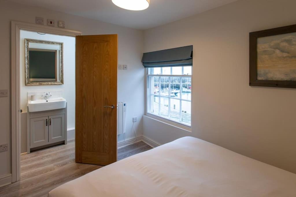 Herring Girl House - Harbourside Property, Sleeps 8
