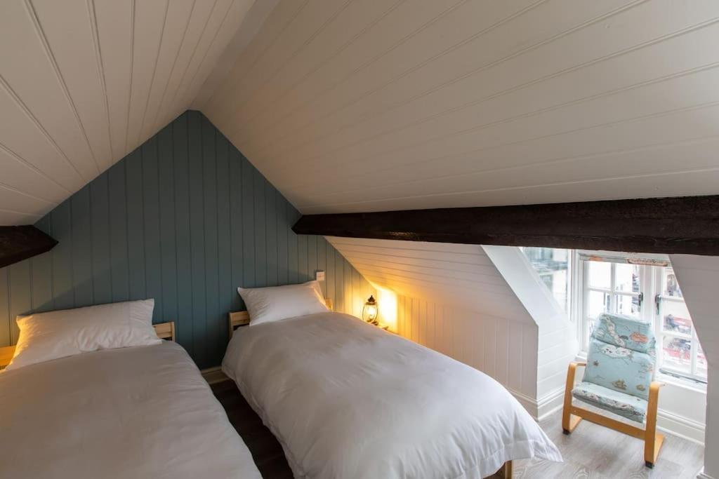 Herring Girl House - Harbourside Property, Sleeps 8 *