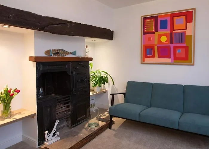 Herring Girl House - Harbourside Property, Sleeps 8