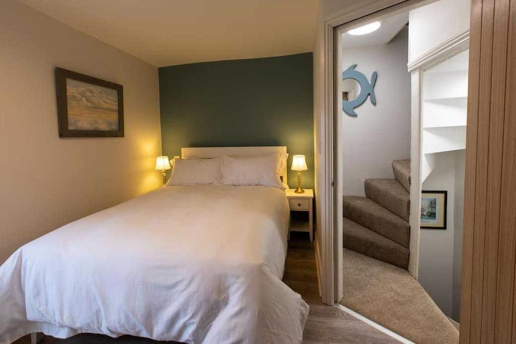 Herring Girl House - Harbourside Property, Sleeps 8